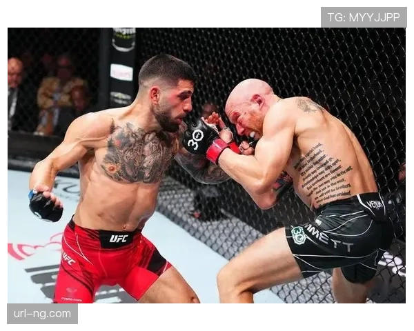 深度战术分析:托普里亚如何破解霍洛威的立体打击,成功登顶羽量级 深度战术分析:托普里亚如何破解霍洛威的立体打击,成功登顶羽量级